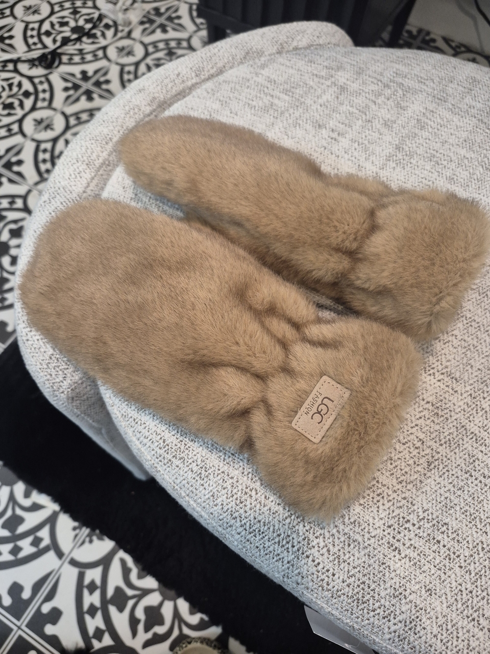 LGC Womens Soft Brown Faux-Fur Mittens, Small